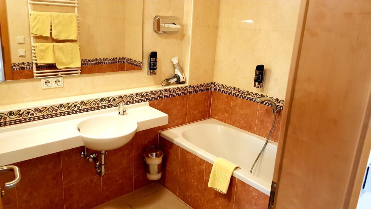 Villa Viktoria 1 - Apartments - City Center Ингольштадт Экстерьер фото